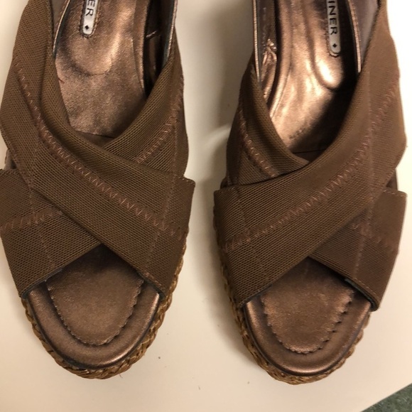 Donald J Pliner cross strap wedge slide. Sz 7 1/2N - Picture 4 of 9
